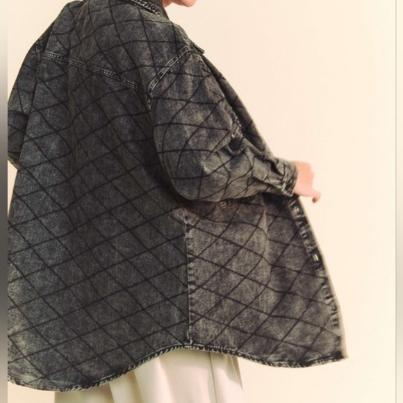 DAVI & DANI Denim Shacket Diamond Quilted High Low Oversized Jean Shirt Jacket - Picture 16 of 16